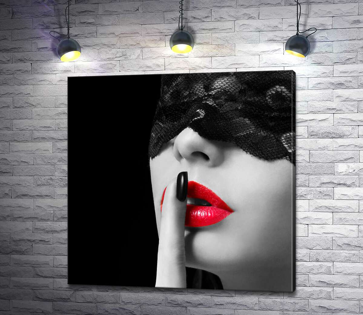 картина Красные губы девушки в прозрачной повязке хранят секрет