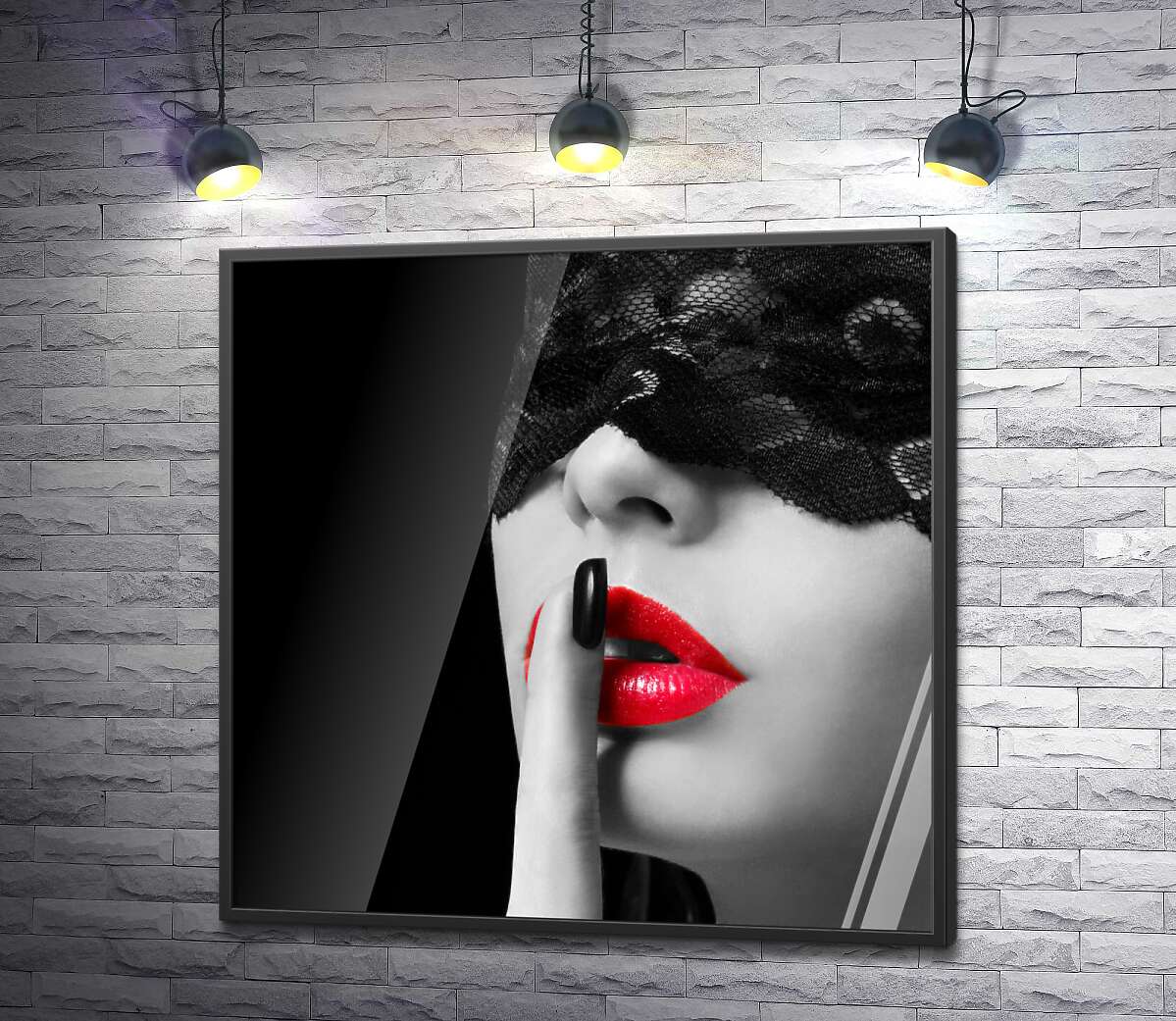 постер Красные губы девушки в прозрачной повязке хранят секрет