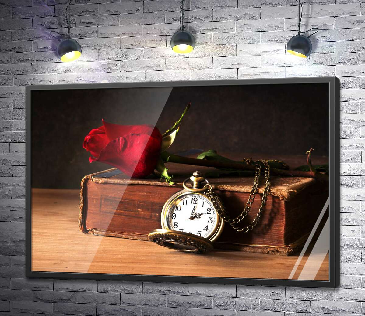 постер Старовинна книга прикрашена кишеньковим годинником та бутоном троянди