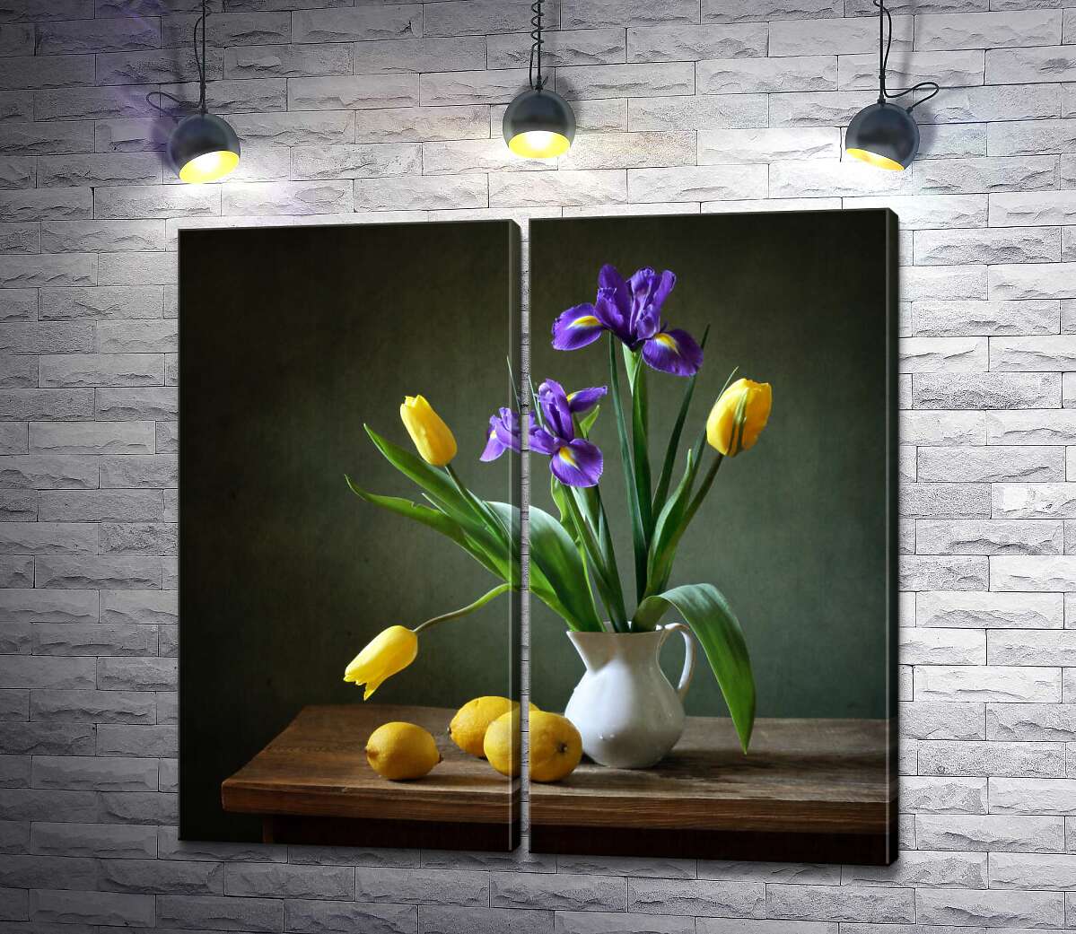 модульна картина Весняна свіжість ірисів та тюльпанів у вазі біля жовтобоких лимонів