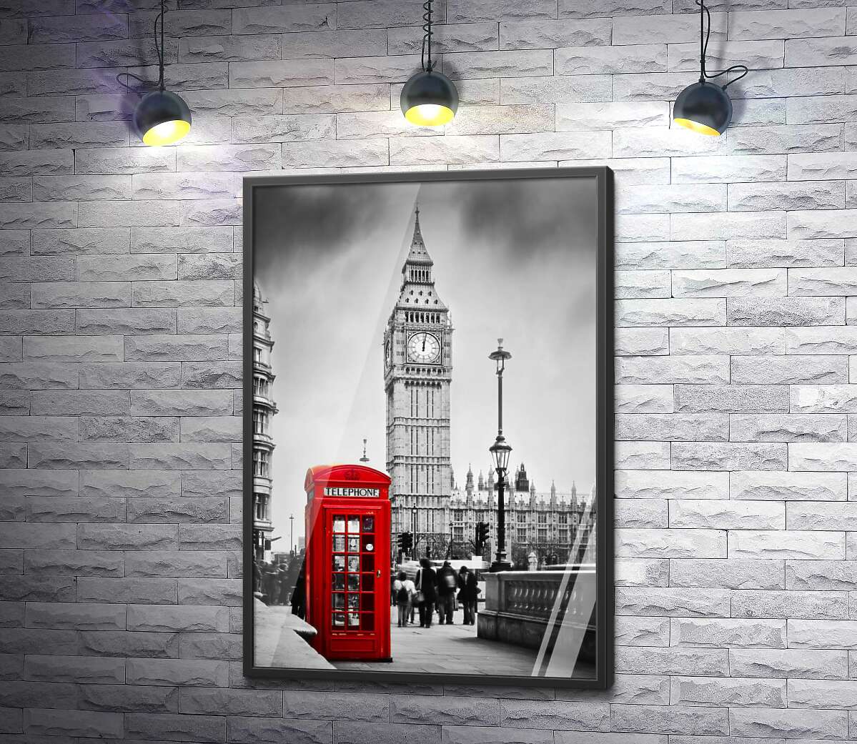 постер Контраст красной телефонной будки и серой башни Биг Бена (Big Ben)