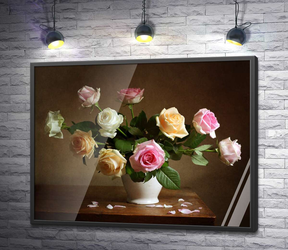 постер Белая ваза с букетом роскошных роз