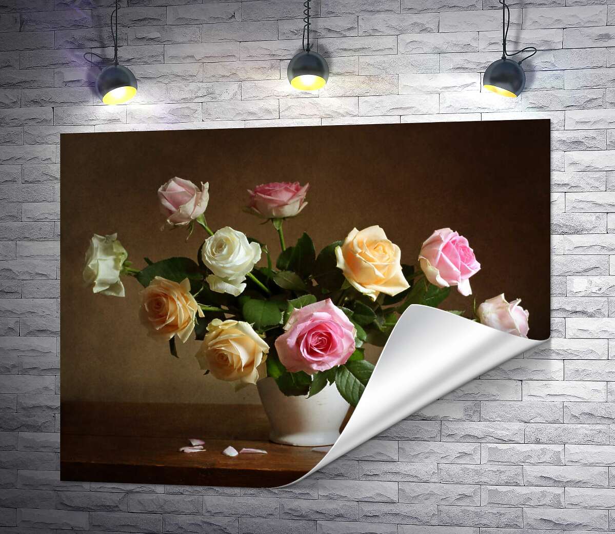 друк Біла ваза з букетом розкішних троянд