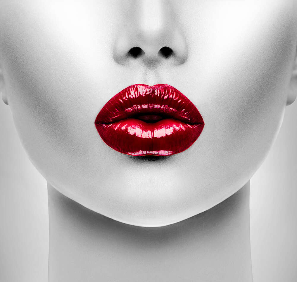 картина-постер Красный блеск губ на фарфорово-белом лице