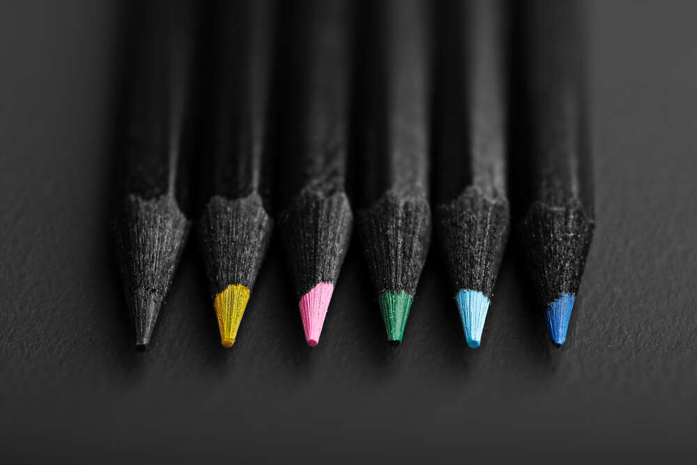 картина-постер Вишукана строгість чорної оболонки кольорових олівців