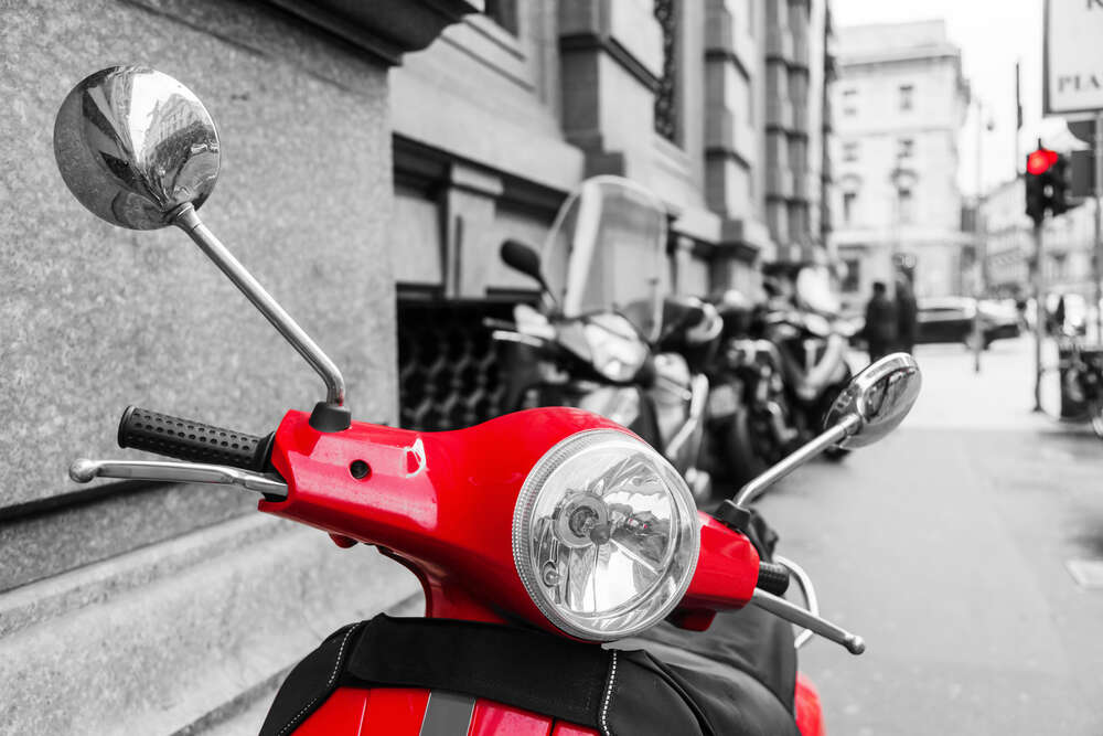 картина-постер Яркий руль красного скутера