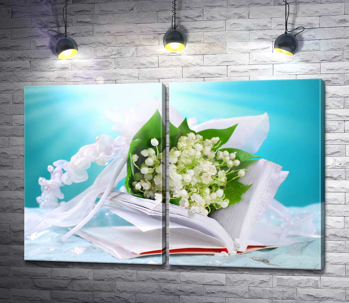 модульная картина Весенний букет ландышей лежит между страницами маленькой книги