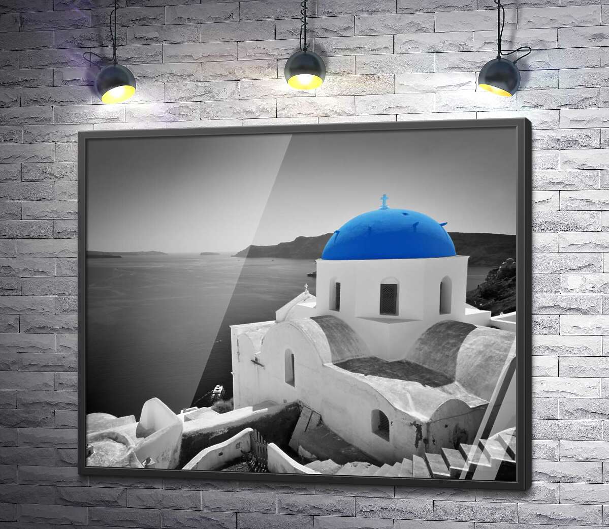 постер Церковь с синим куполом на побережье острова Санторини