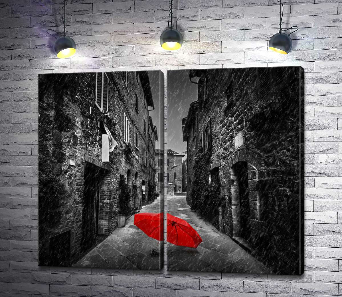 модульная картина Красный зонтик лежит на дождливой улице старого города