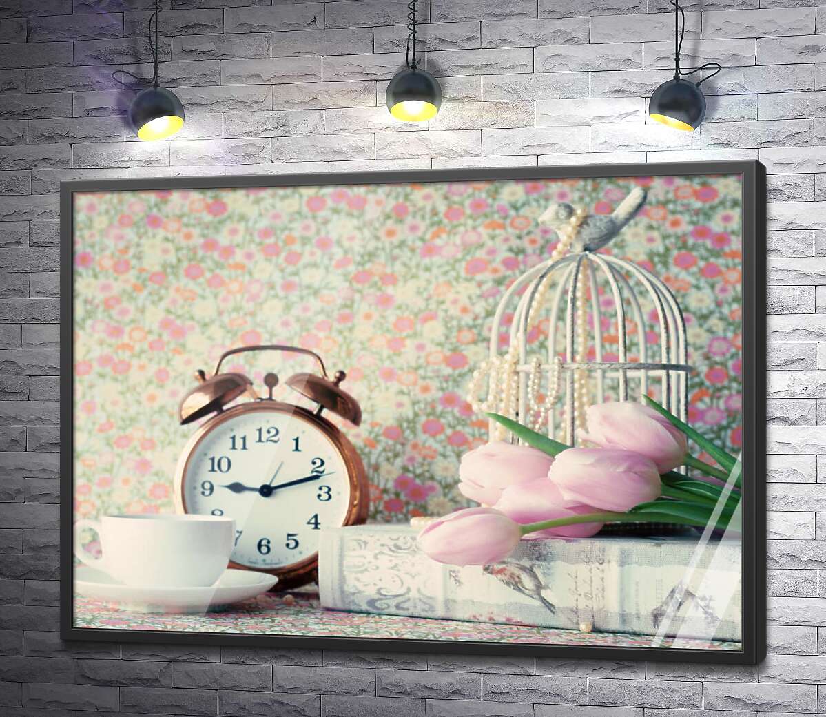 постер Стол для утреннего чаепития украшен тюльпанами