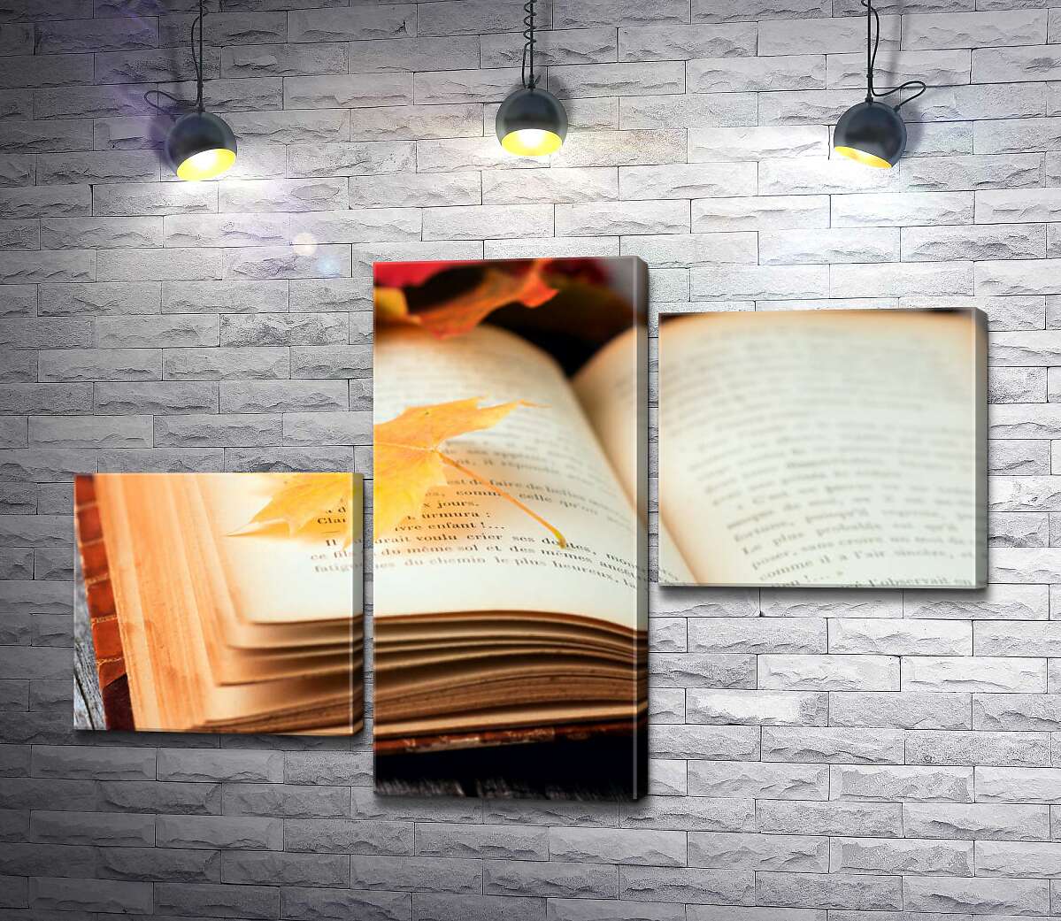 модульная картина Желтый кленовый листик лежит на странице книги (Модуль №12)