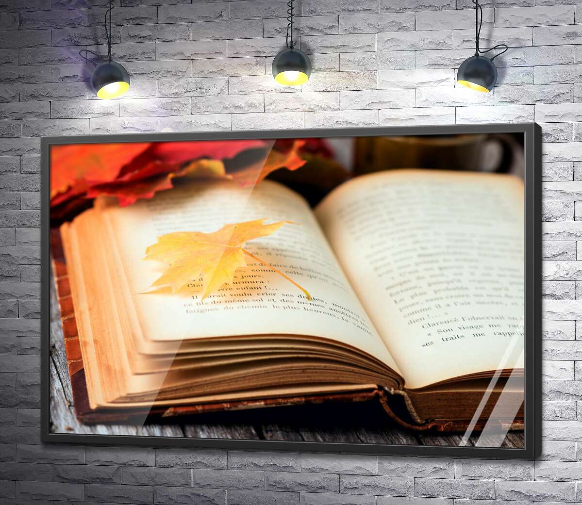 постер Жовтий кленовий листочок лежить на сторінці книги