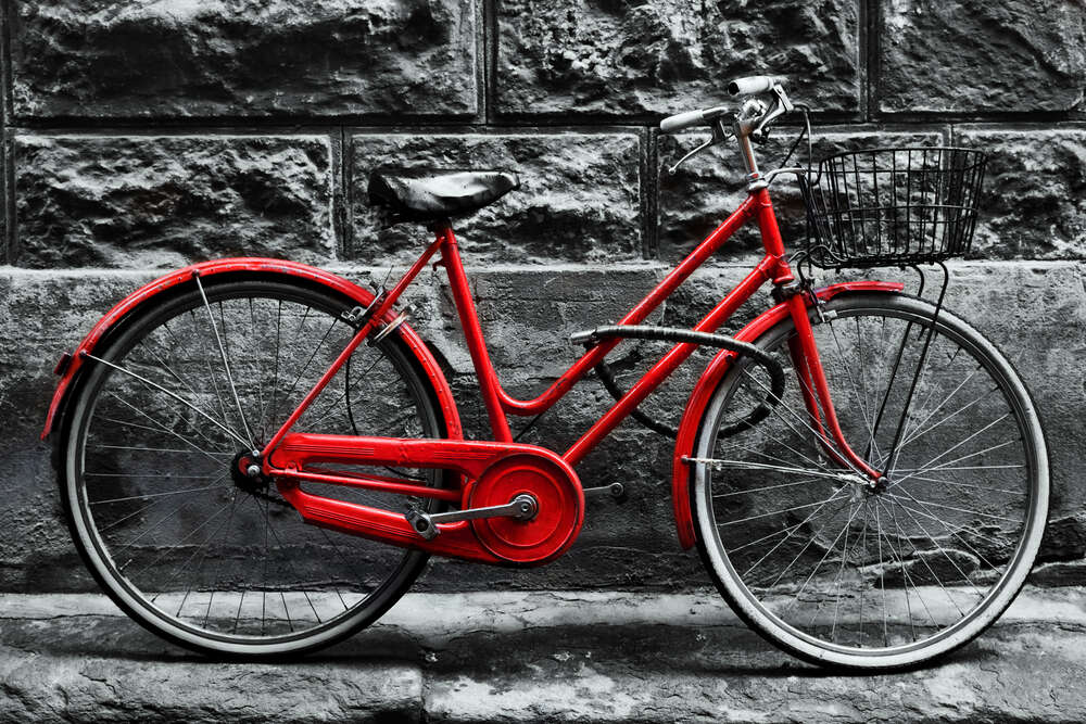 картина-постер Красный велосипед ждет владельца у стены дома