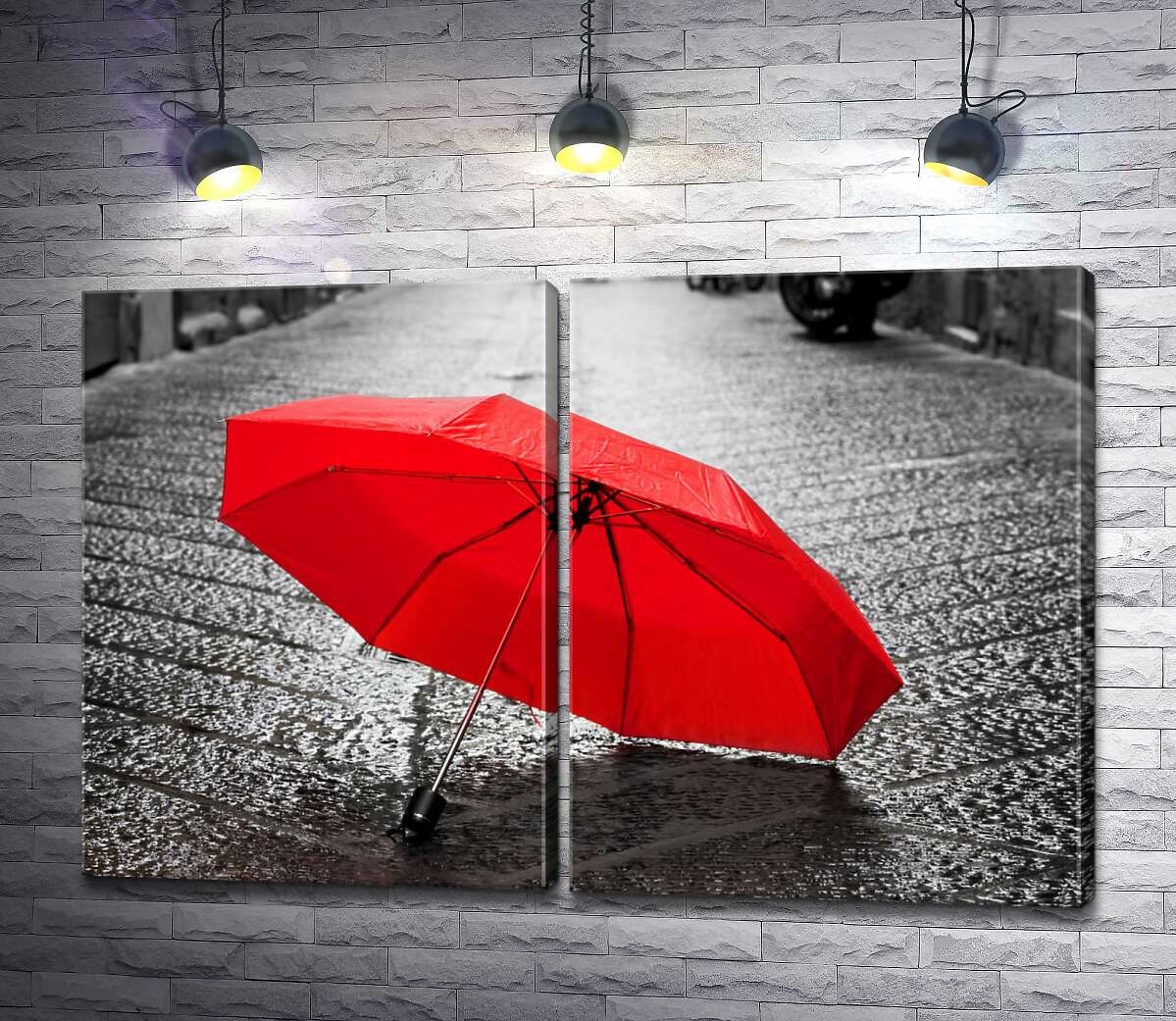 модульная картина Сочно-красный зонтик на мокрой брусчатке