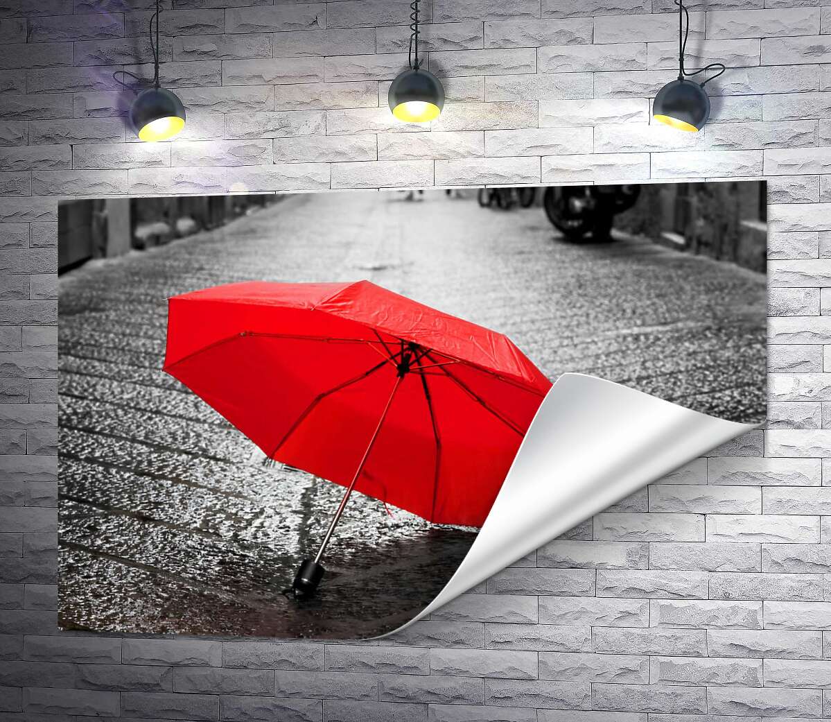 друк Соковито-червона парасолька на мокрій бруківці