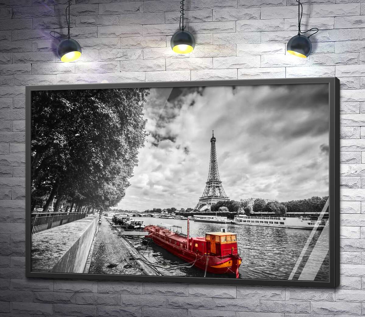 постер Маленький красный корабль на берегу реки Сены