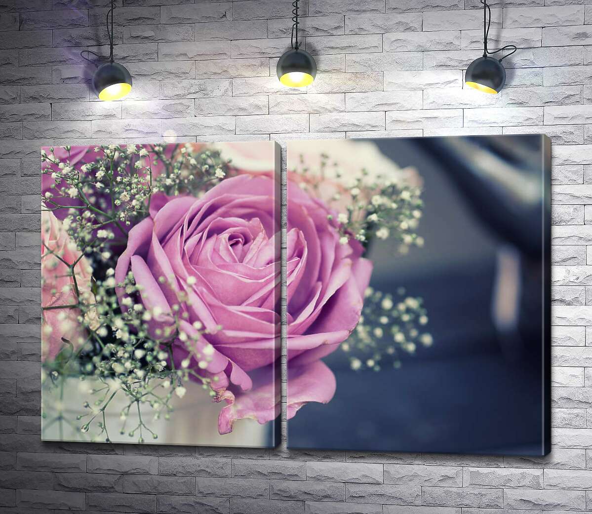 модульна картина Витончений бутон троянди прикрашений гілочками гіпсофіл