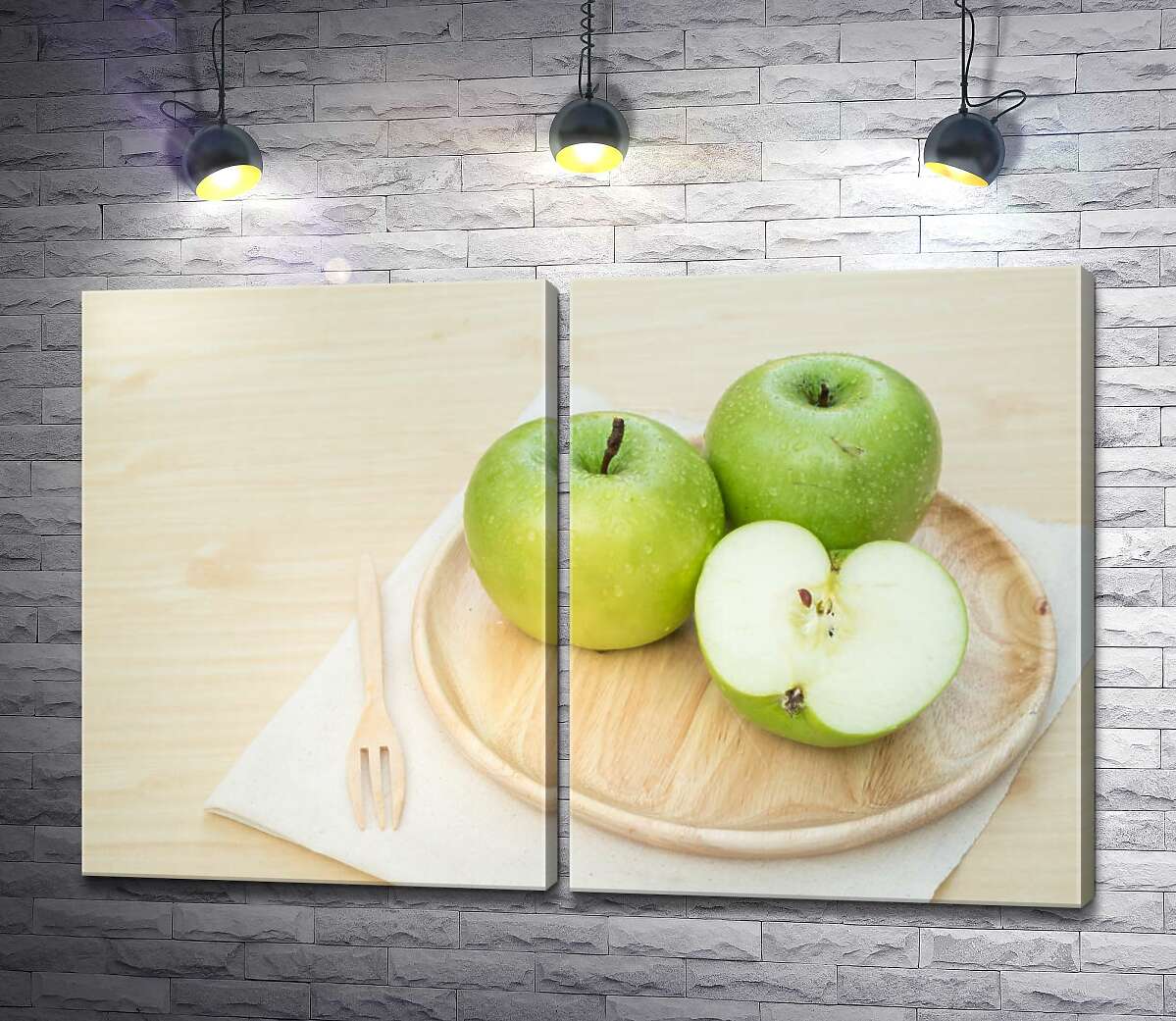 модульна картина Зелені стиглі яблука на дерев'яній тарілці