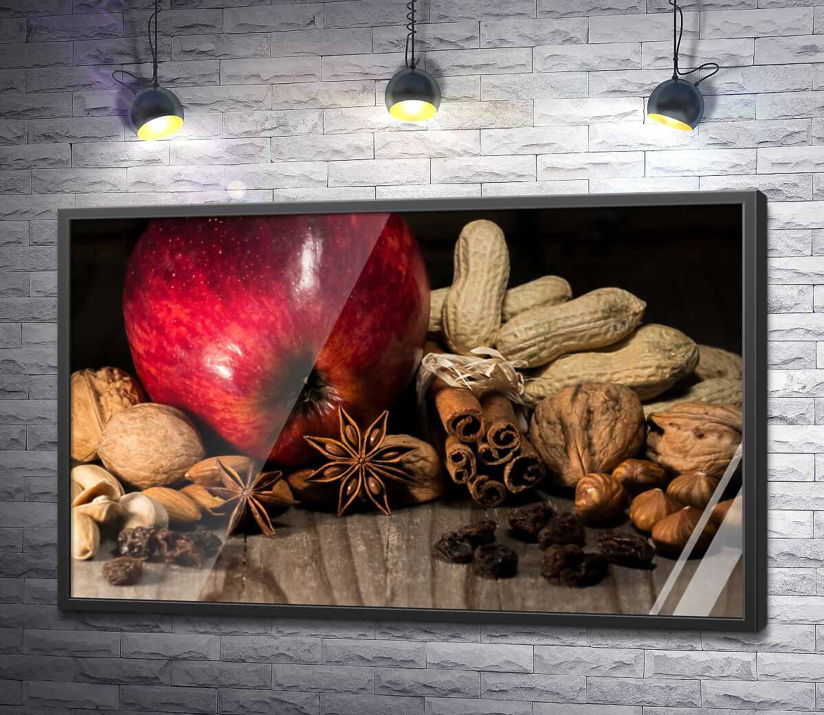 постер Краснобокое яблоко среди пряностей и орехов