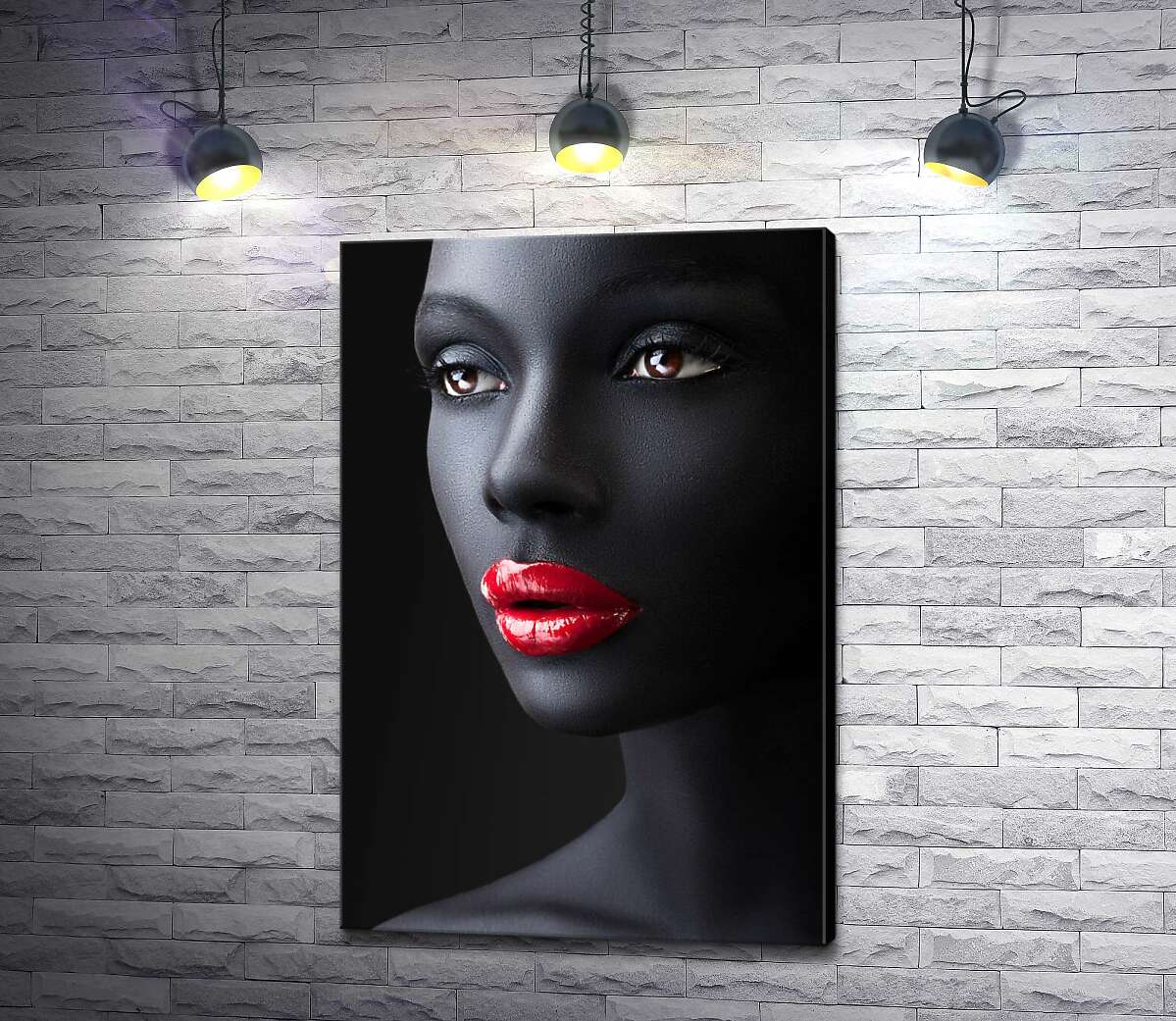картина Глянцевый блеск красных губ на угольно-черной коже девушки