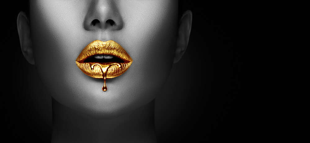 картина-постер Густа крапля стікає із соковитих золотих губ