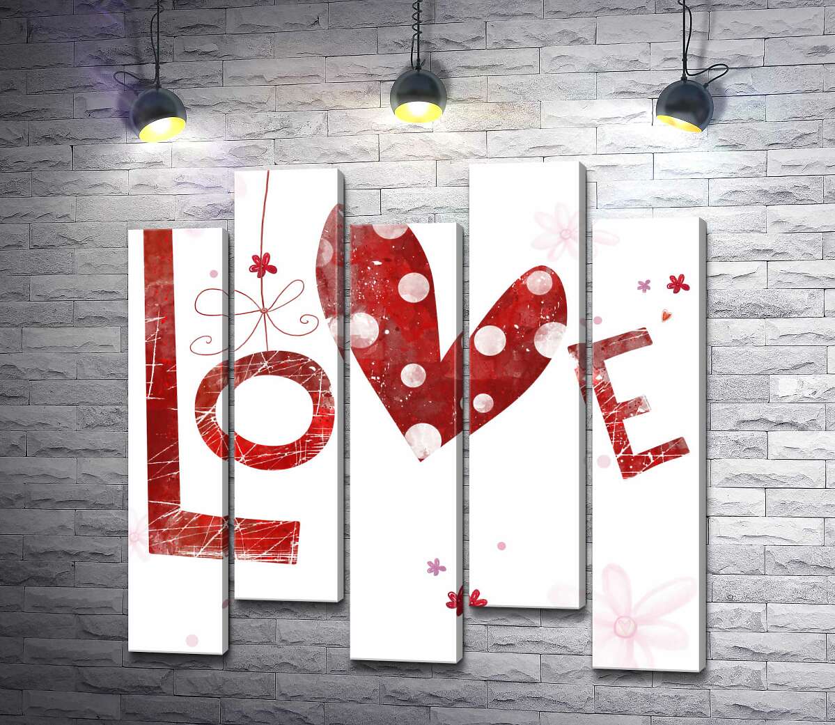 модульная картина Пятнистое сердечко украшает надпись "love" (Модуль №30)