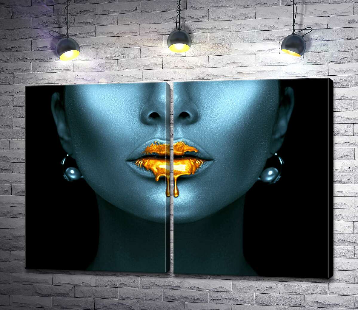 модульная картина Контраст золотых губ на голубом серебре лица