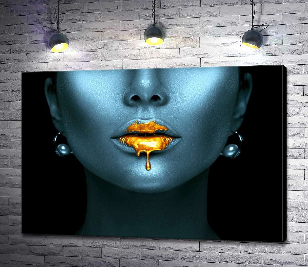 картина Контраст золотих губ на блакитному сріблі обличчя