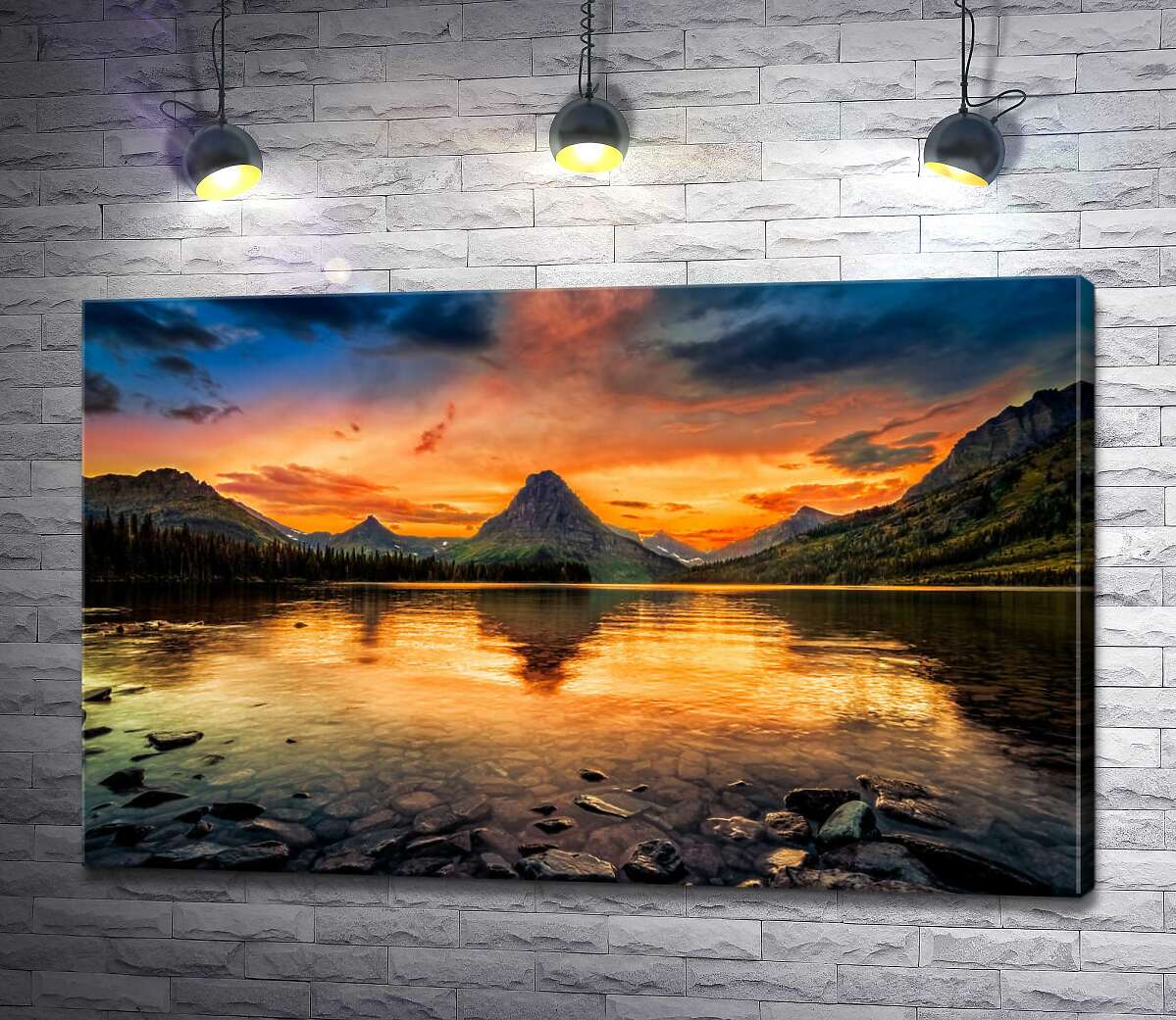 картина Помаранчеве небо відбивається у прозорій воді гірського озера