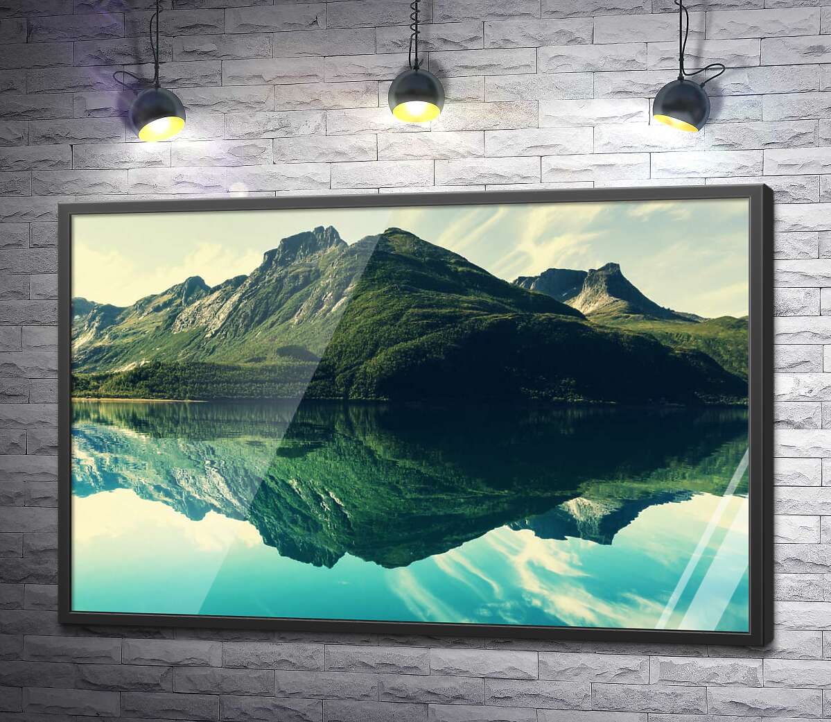 постер Оксамитові пагорби відбиваються у прозорих водах озера