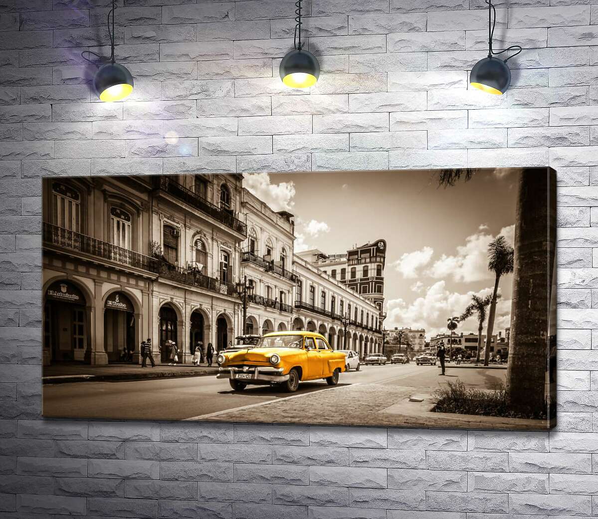 картина Желтый ретро-автомобиль Ford Customline на улице старого города