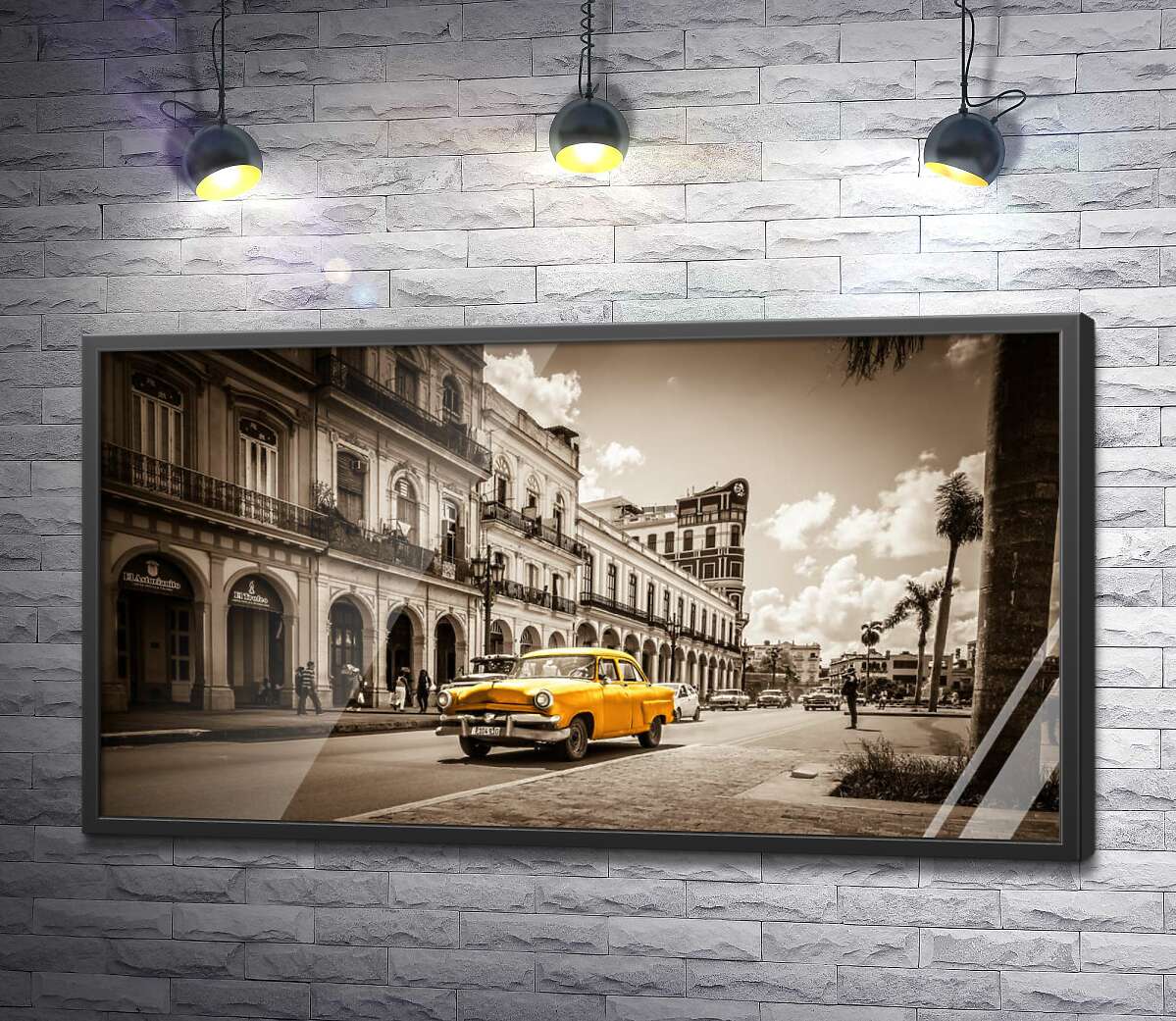 постер Жовтий ретро-автомобіль Ford Customline на вулиці старого міста