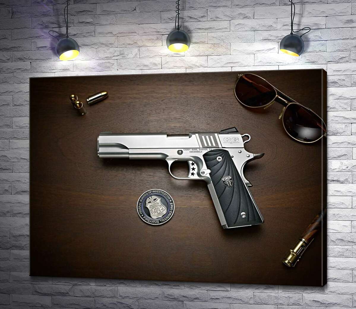 картина Пистолет S 103 Commander лежит по центру стола