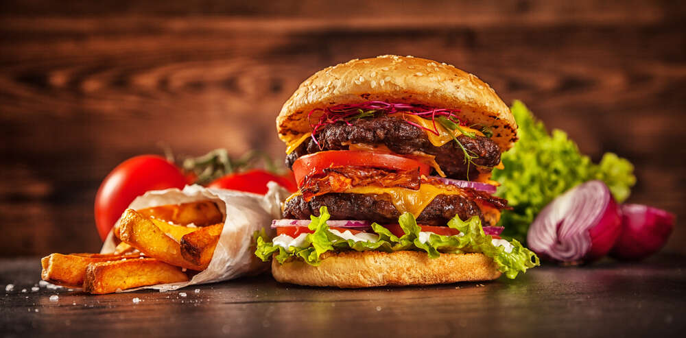 картина-постер Сочный гамбургер с двойной котлетой