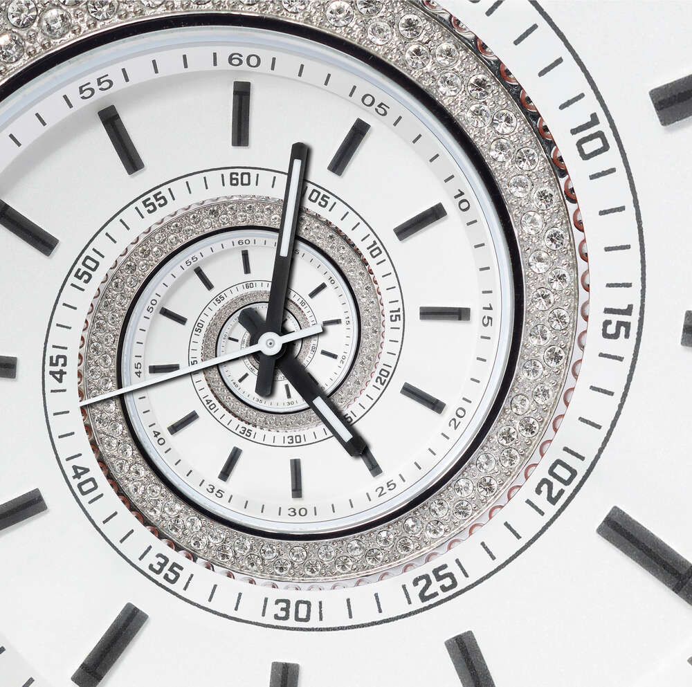 картина-постер Белые часы с бриллиантовой спиралью