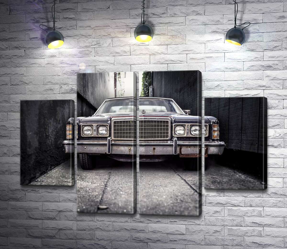 модульна картина Старий автомобіль Ford LTD стоїть у вузькому провулку (Модуль №20)