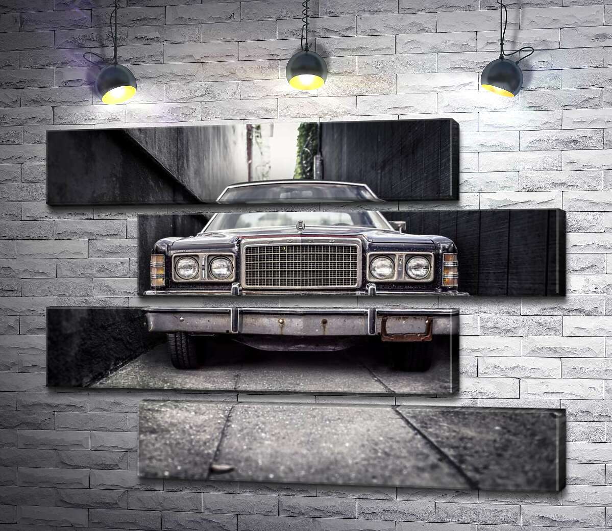 модульная картина Старый автомобиль Ford LTD стоит в узком переулке (Модуль №23)
