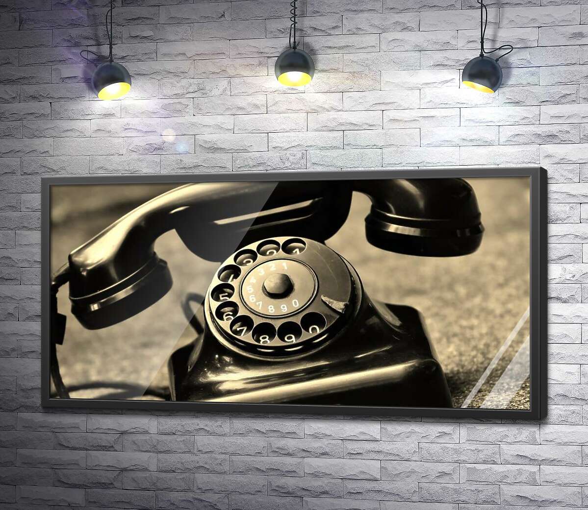 постер Блестящая поверхность черного ретро телефона