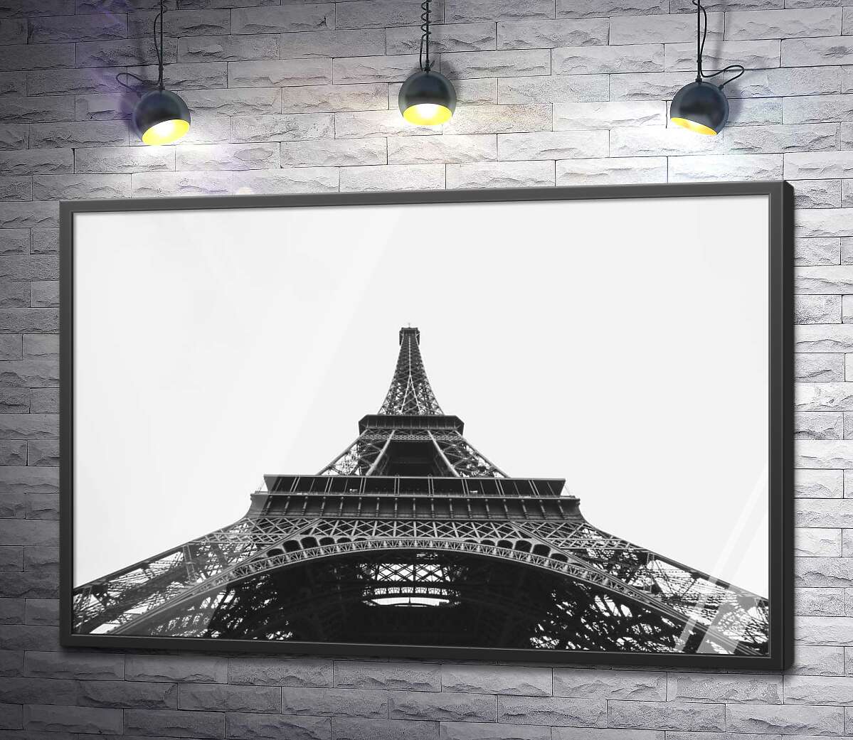 постер Железный шпиль Эйфелевой башни (Eiffel tower) исчезает в облачном небе