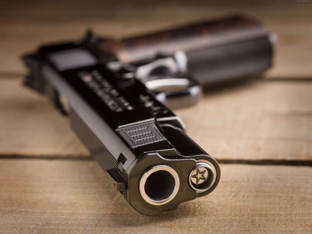 картина-постер Дуло черного пистолета M1911