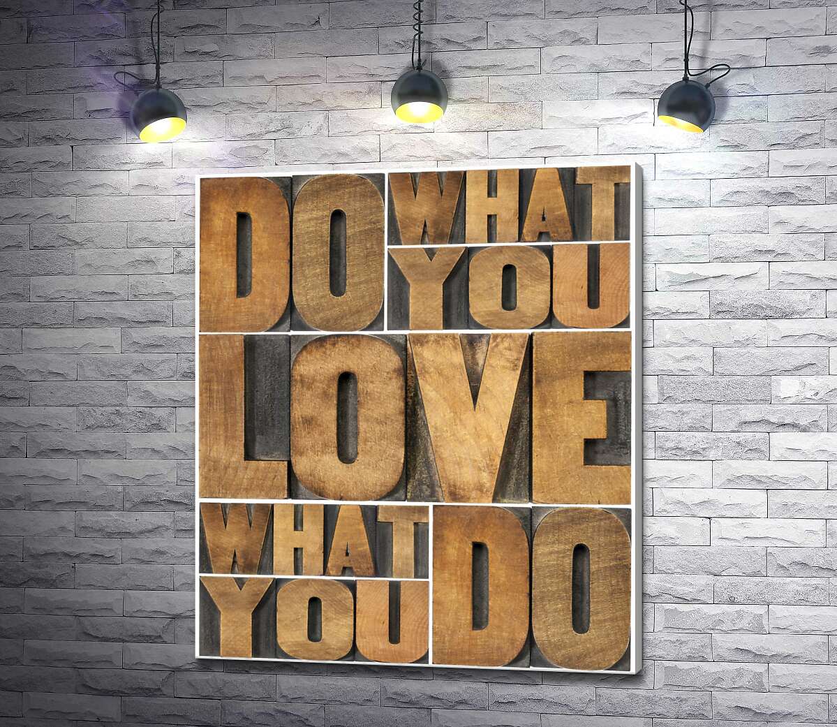 картина Мотивационная фраза "do what you love, love what you do" из деревянных букв