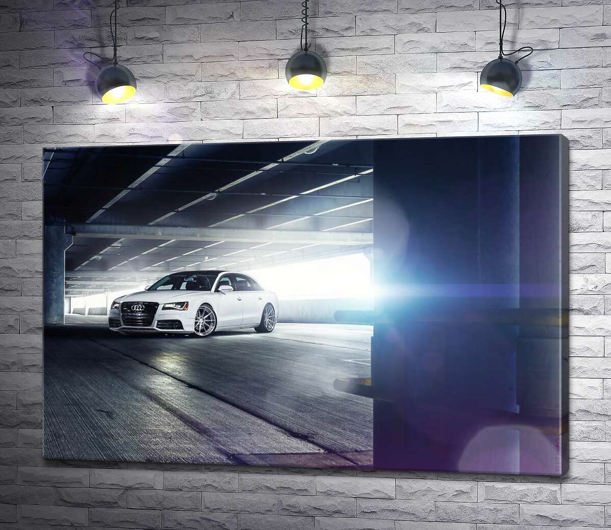 картина Белый автомобиль Audi A8 стоит посреди парковки