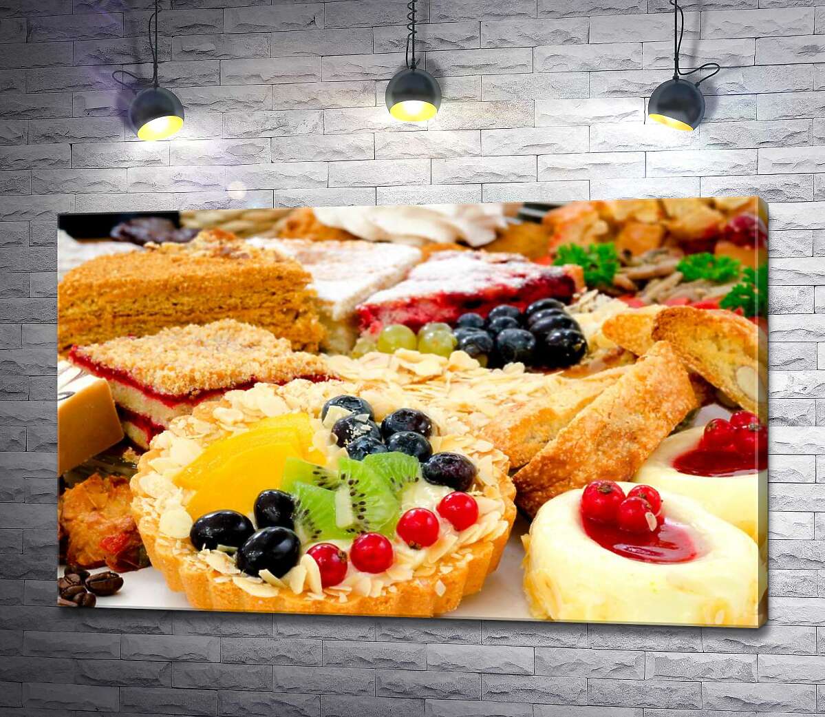 картина Сладкое ассорти из ягодных пирожных и тортов