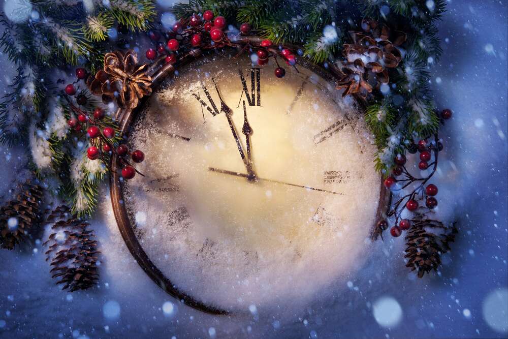 картина-постер Пять минут до Нового года показывают стрелки часов