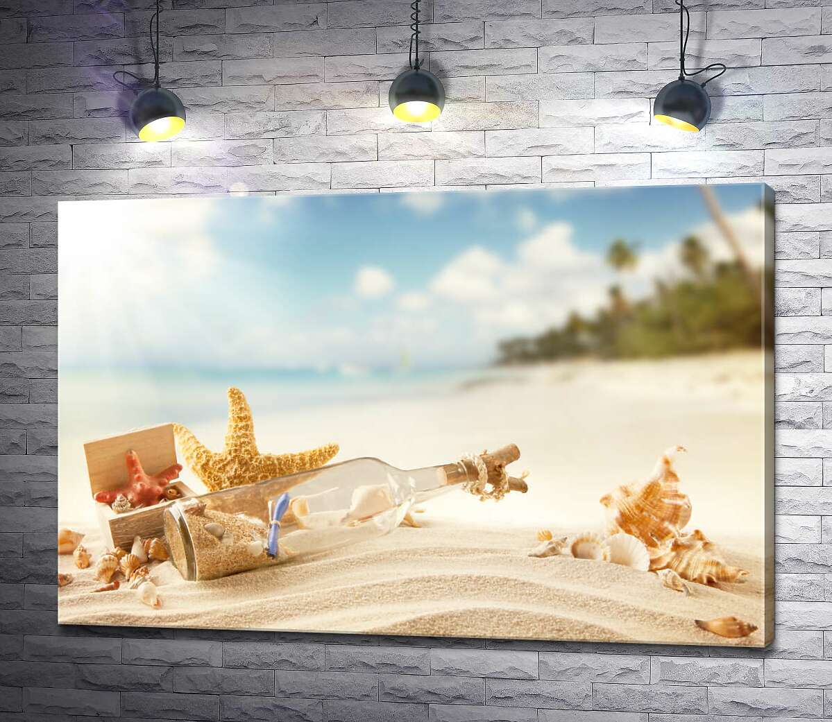 картина Бутылка с загадочным сообщением лежит на пляже среди ракушек и звезд
