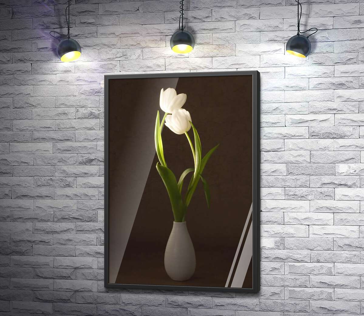 постер Плавные линии стеблей белых тюльпанов в вазе