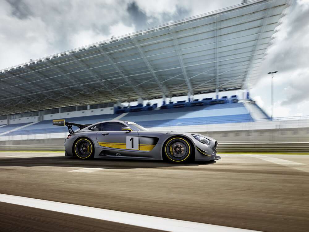 картина-постер Спортивный автомобиль Mercedes-AMG GT3 на гоночной трассе