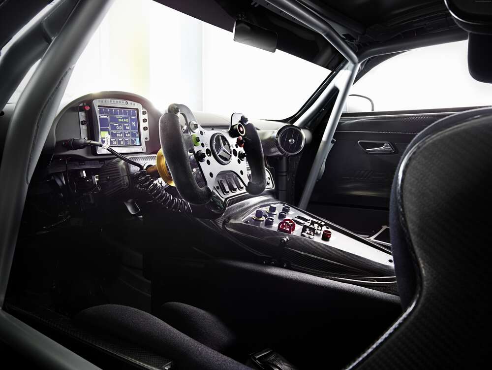 картина-постер Уникальный салон гоночного автомобиля Mercedes-AMG GT3