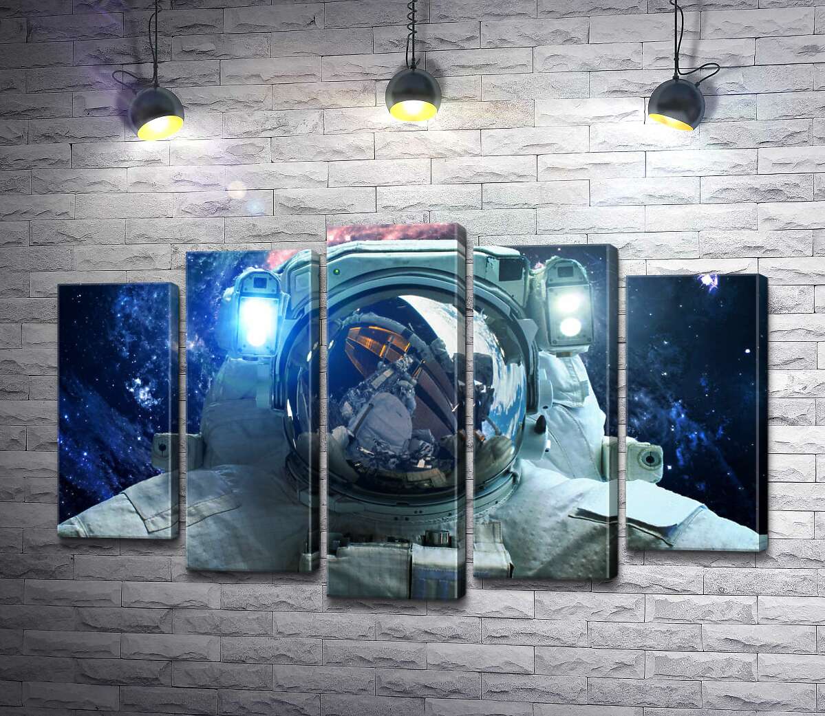 модульная картина Отлет космонавта от корабля в открытый космос (Модуль №4)