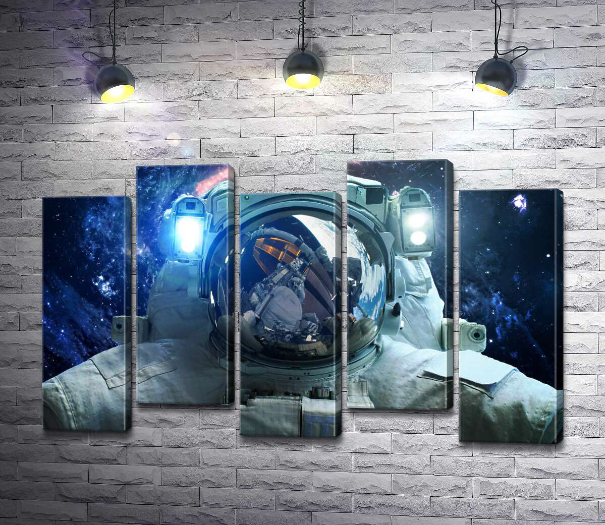 модульная картина Отлет космонавта от корабля в открытый космос (Модуль №30)